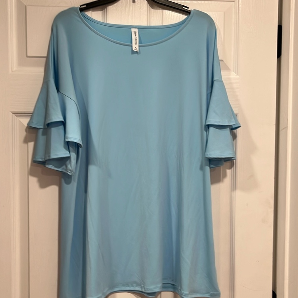 NWOT Zenana outfitters XL women’s blue ruffle sleeve blouse